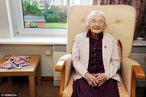 On January 2, Jessie Gallan turned 109. She celebrated with a piece of cake in her care facility in Aberdeen.