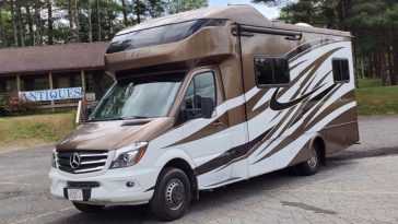 2 Retired Accountants Traveled The Country In An Rv For $209 Per Night