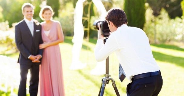After Being Denied Food At A Wedding, A Hungry Photographer Deleted All Of The Couple's Photos