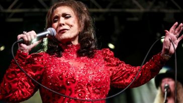 Country Music Icon & "Coal Miner's Daughter" Singer Loretta Lynn Passes Away