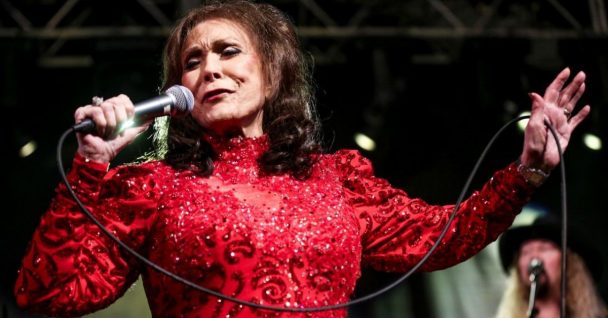Country Music Icon & "Coal Miner's Daughter" Singer Loretta Lynn Passes Away