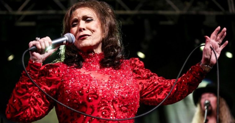 Country Music Icon & "Coal Miner's Daughter" Singer Loretta Lynn Passes Away