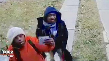 A Veteran Who Is Disabled Thanks The Twin Girls For Returning His Wallet Containing Cash